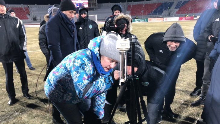 Замер температуры на стадионе