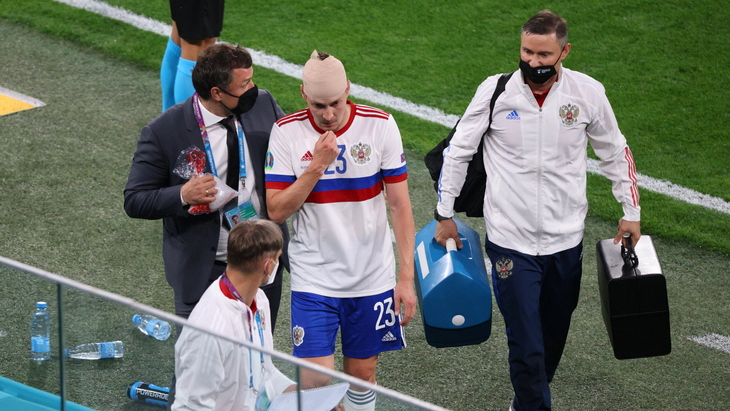Далер Кузяев не смог завершить матч с Бельгией Далер Кузяев не смог завершить матч с Бельгией