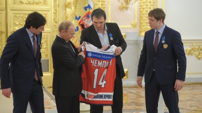 Александр Овечкин с президентом РФ Владимиром Путиным Александр Овечкин с президентом РФ Владимиром Путиным